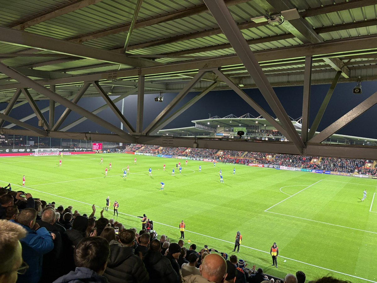 Shithole 
Shit ground 
Shit team 
And even shitter fans

Diolch yn fawr 🔵