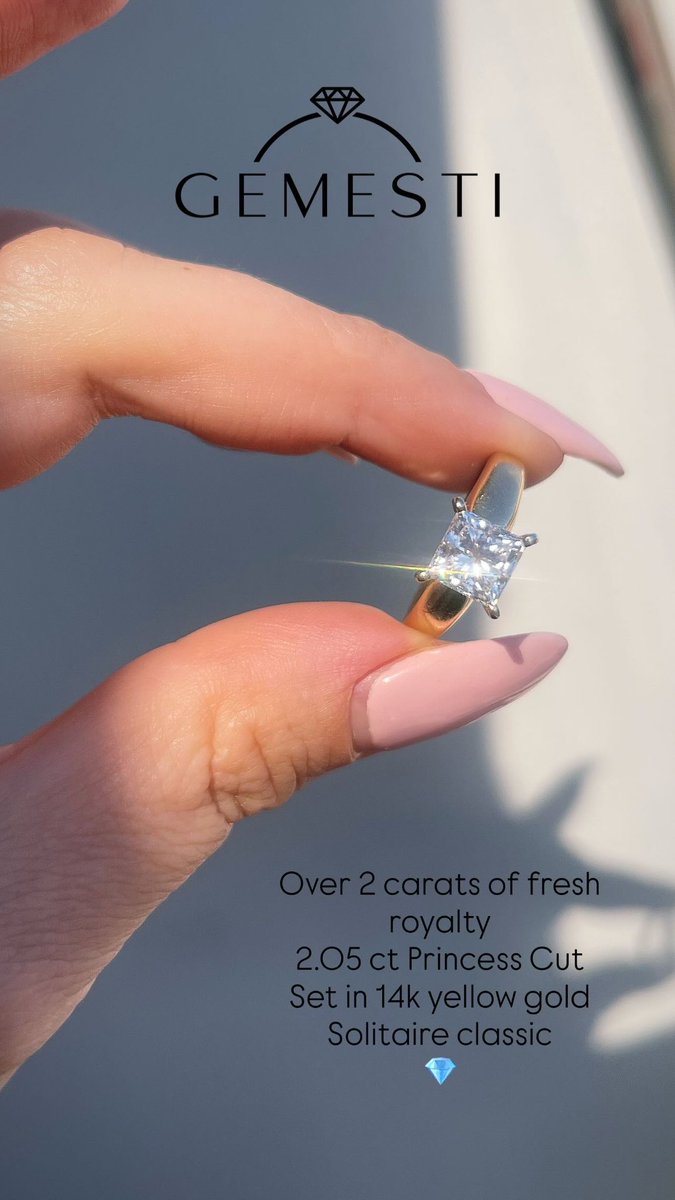 gemesti's tweet photo. Over 2 carats of fresh royalty 
2.05 ct Princess Cut
Set in 14k yellow gold 
Solitaire classic
💎
#Gemesti #Diamondrings #Webuydiamonds #LuxuryJewelry #Princesscut #EngagementRing #DeBeers https://t.co/psHYeNP35P