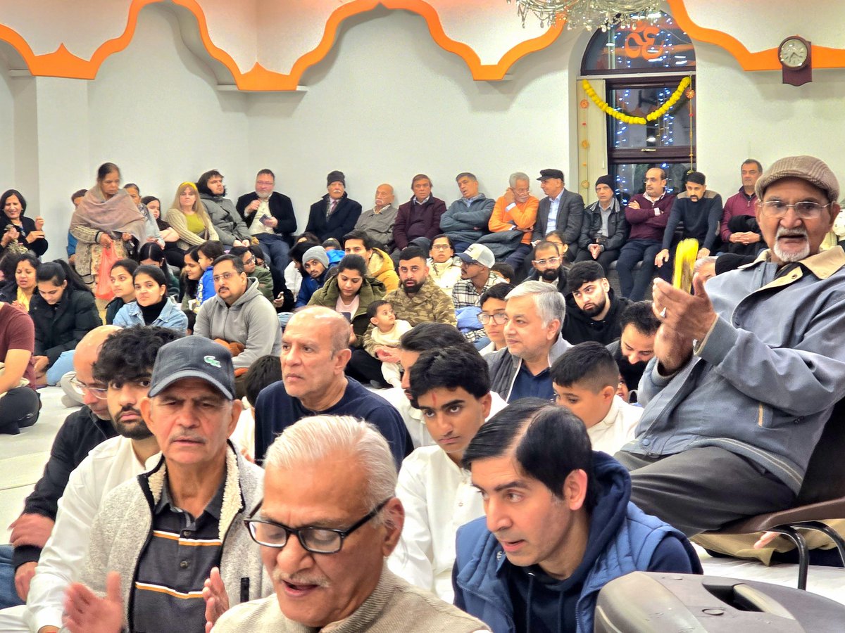 Tuesday evenings Religious Prayers &amp; Celebrations at Shree Krishna Mandir. Hundreds of regular devotees enjoyed the evening.