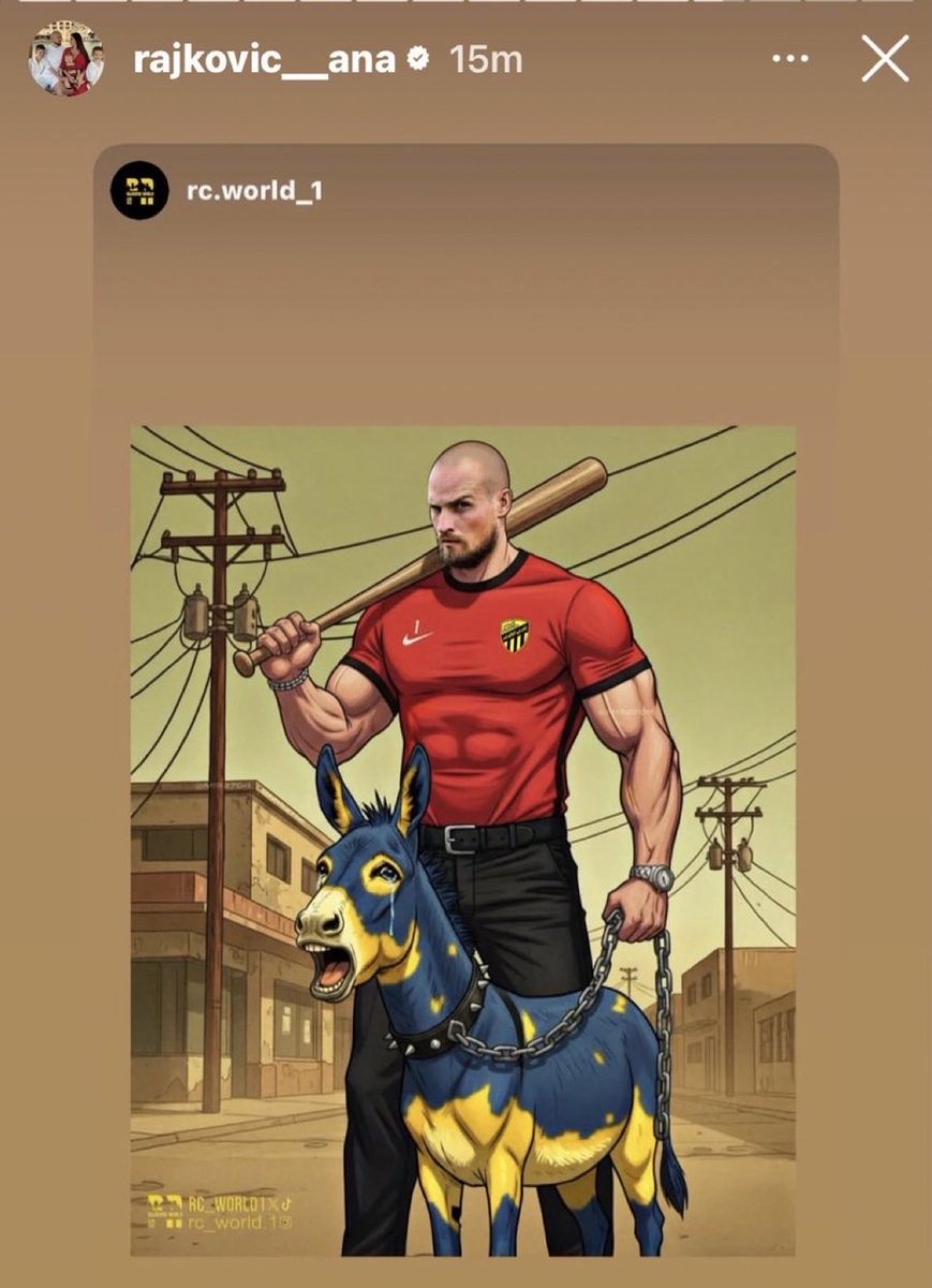 زوجة حارس الاتحاد رايكوفيتش عبر "انستقرام"

اللي في الصورة مربوط بسلسلة حصان صغير وإلا وش؟