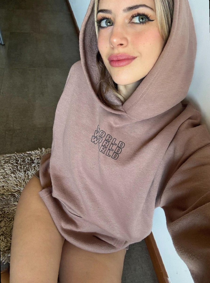 Hailey Jones 🌙 tweet media