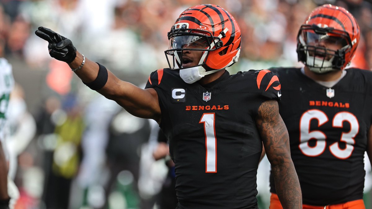 NFL REC Leaders After Week 8

1. Ja'Marr Chase🐅-70
2. Christian McCaffery🪙-56
3. Puka Nacua🐏-54
4. Chris Olave⚜️-52
5. Jake Ferguson⭐️-51
6. Amon-Ra St. Brown🦁-50
7. Jaxon Smith-Njigba🦉-50
8. Keenan Allen⚡️-48
9. Trey McBride🐦-47
10. DeVonta Smith🦅-44