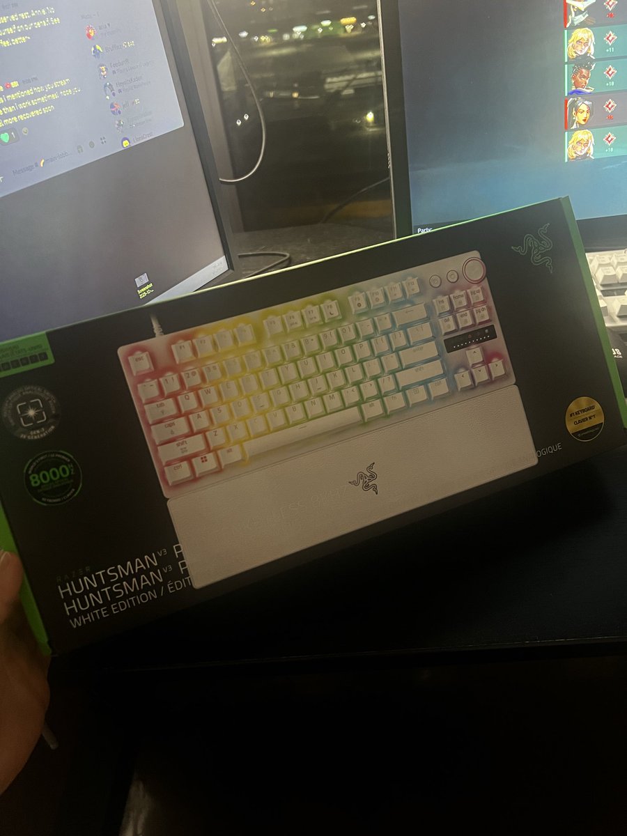 Thank you so much <a href="/Razer/">R Λ Z Ξ R</a> for the brand new Huntsman v3 Pro Keyboard!

With the new 8k hz polling, optimized keystroke, snap tap and rapid trigger, I’ll win all my ranked games! 

YAHOO