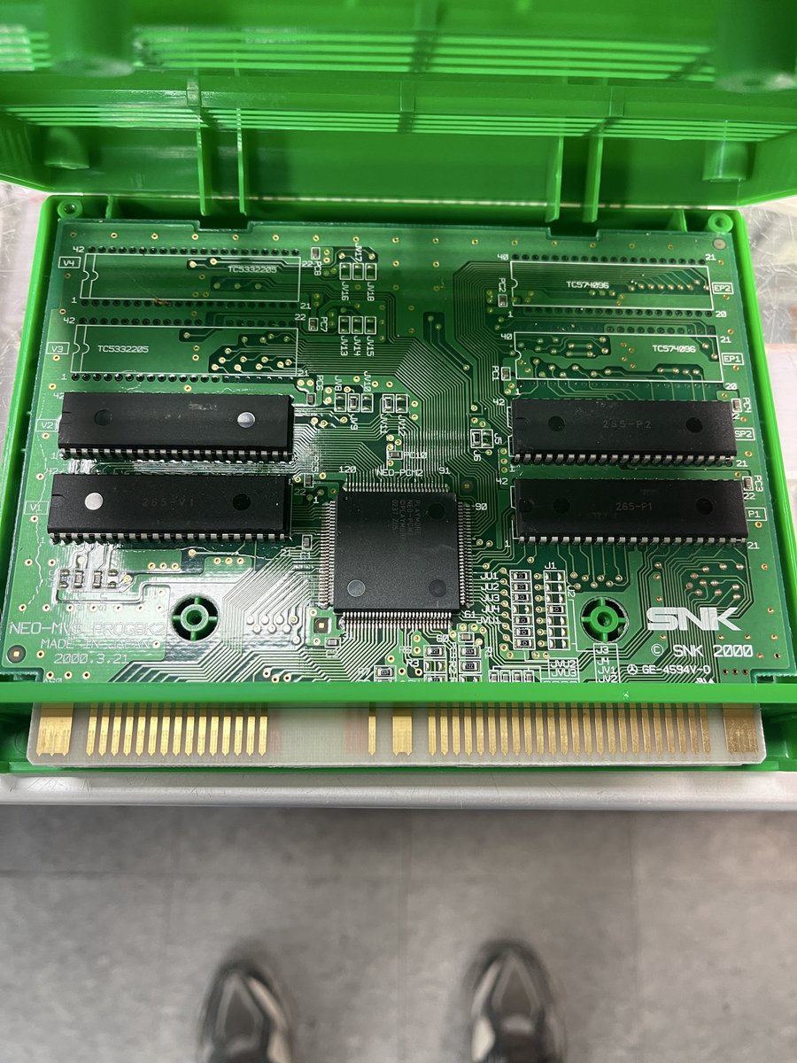 ArcadeBrooklyn's tweet image. Now available #KOF2002 Neogeo mvs cart. Original board. Custom shock box and label. #neogeo #mvs #arcade