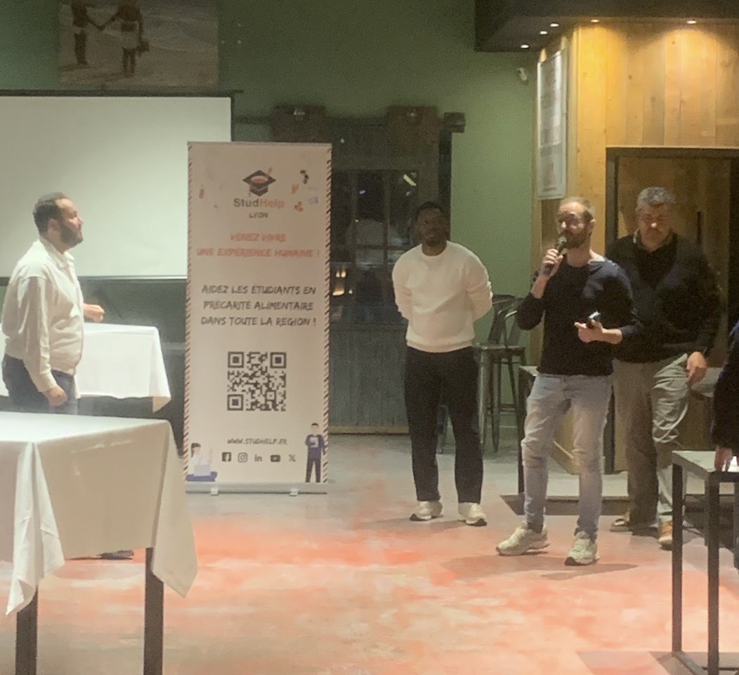 EdHoffmannLyon's tweet image. J’étais honoré de représenté @JM_Aulas  pour échanger autour de la précarité alimentaire chez les étudiants, à l’invitation  de Florian RIPPERT, fondateur de @StudHelp_  lors du lancement de son antenne lyonnaise.
Nous allons bien entendu travailler sur cette question essentielle