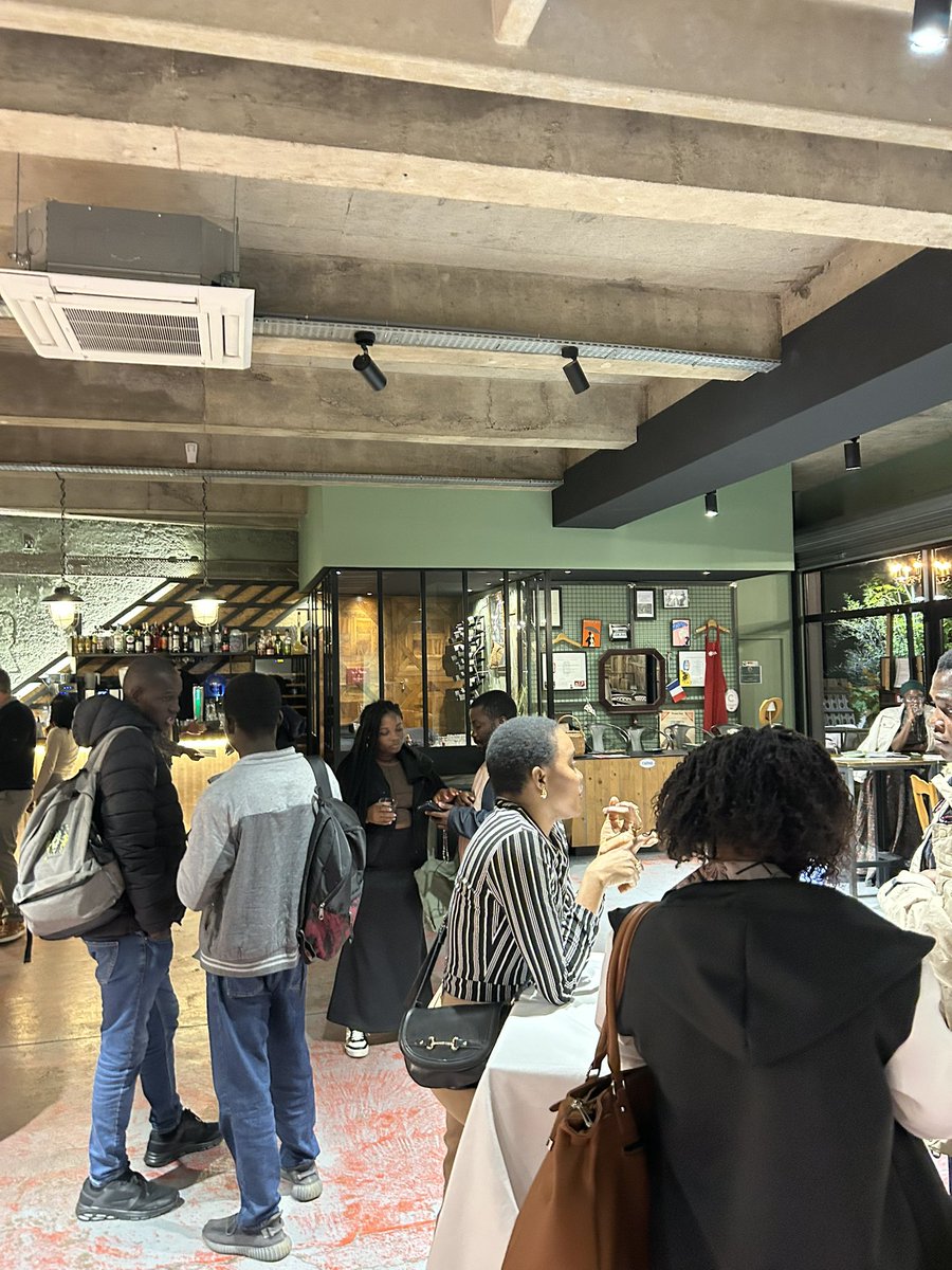 EdHoffmannLyon's tweet image. J’étais honoré de représenté @JM_Aulas  pour échanger autour de la précarité alimentaire chez les étudiants, à l’invitation  de Florian RIPPERT, fondateur de @StudHelp_  lors du lancement de son antenne lyonnaise.
Nous allons bien entendu travailler sur cette question essentielle