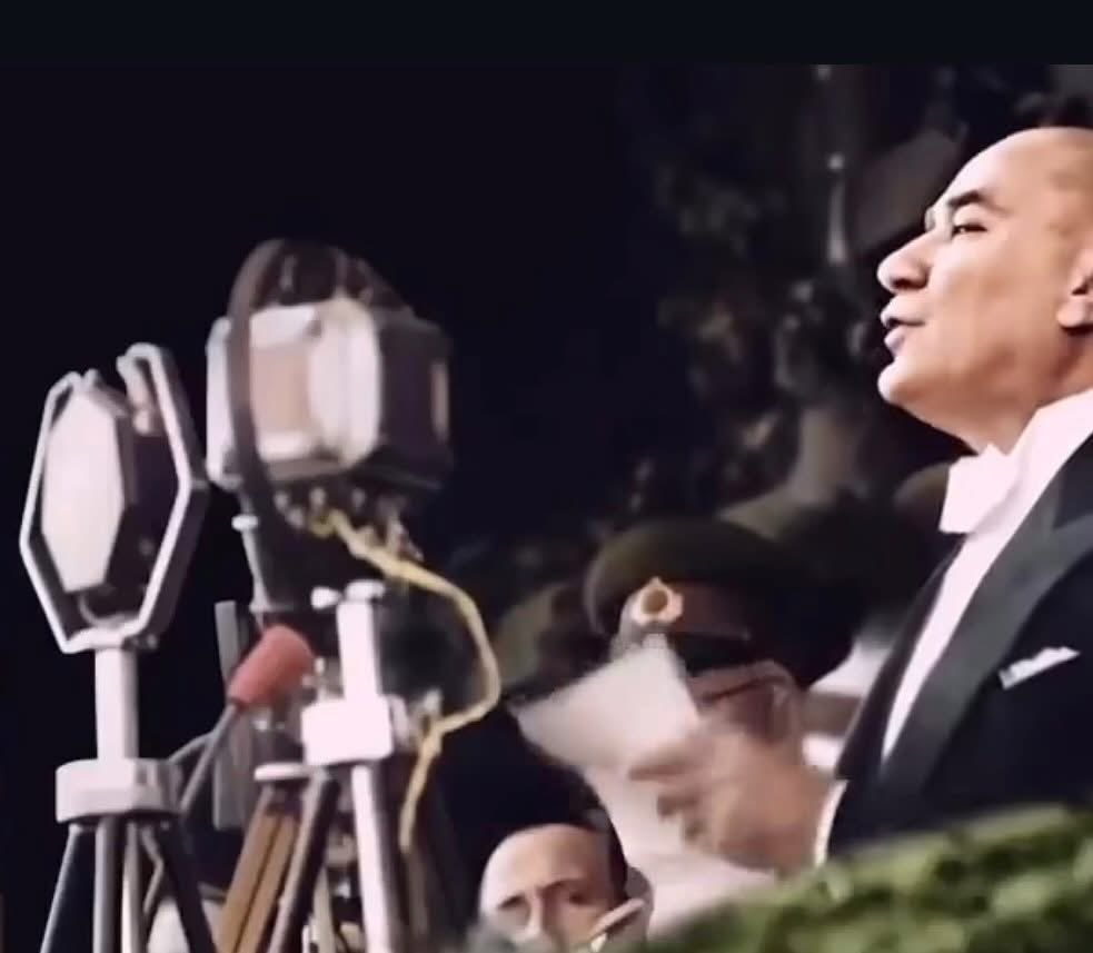 CUMHURİYET BAYRAMIMIZ KUTLU OLSUN! 
YAŞASIN CUMHURİYET!