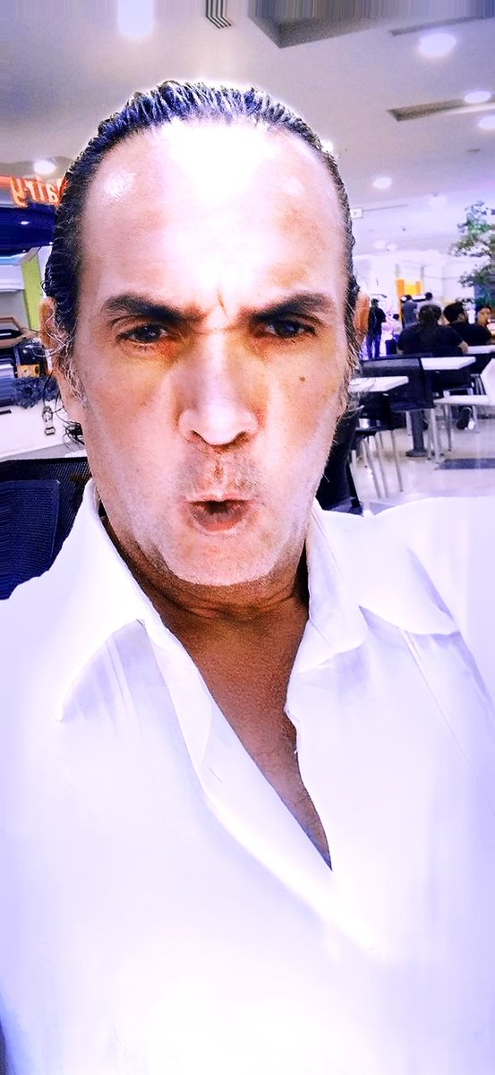 PEPEAVALOS's tweet image. ALEJANDRO JODOROWSKY:
No solo el mundo va cambiando, sino también el ojo que lo mira.