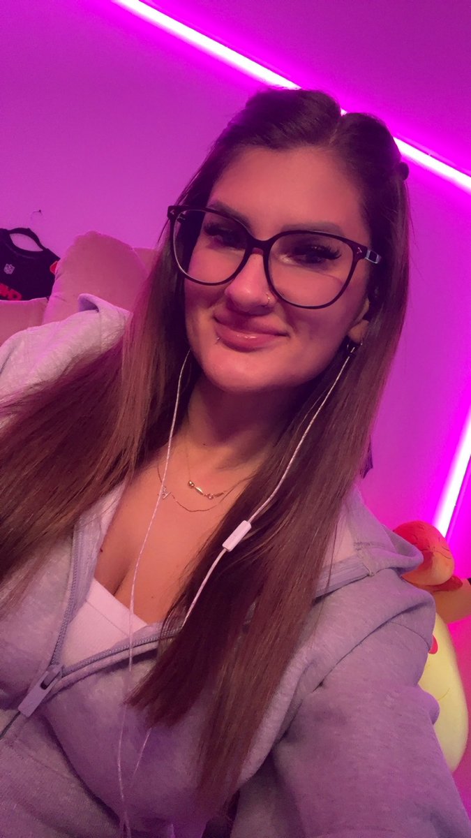 TreetopTreezy's tweet photo. Live this week on twitch
Thursday, Friday, Saturday and Sunday 9am PST 
https://t.co/jpnSU5xbqp

#streamer #girlgamer #canadian https://t.co/iPF2yCYdOn