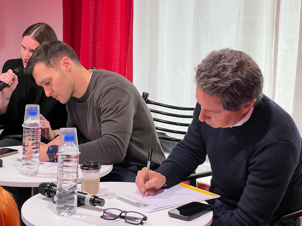 agustinrponti's tweet image. QUÉDATE QUE TE CUENTO TODO LO QUE HICIMOS HOY EN @bacomuna15 .
☀️Arrancamos la mañana junto a @Capitalhumanong y @LuduenaMBelen llevando al Hospital María Curie los gorritos de lana tejidos hace un mes en Scalabrini Ortiz para pacientes oncológicos.
🚧 Luego iniciamos el desagote…