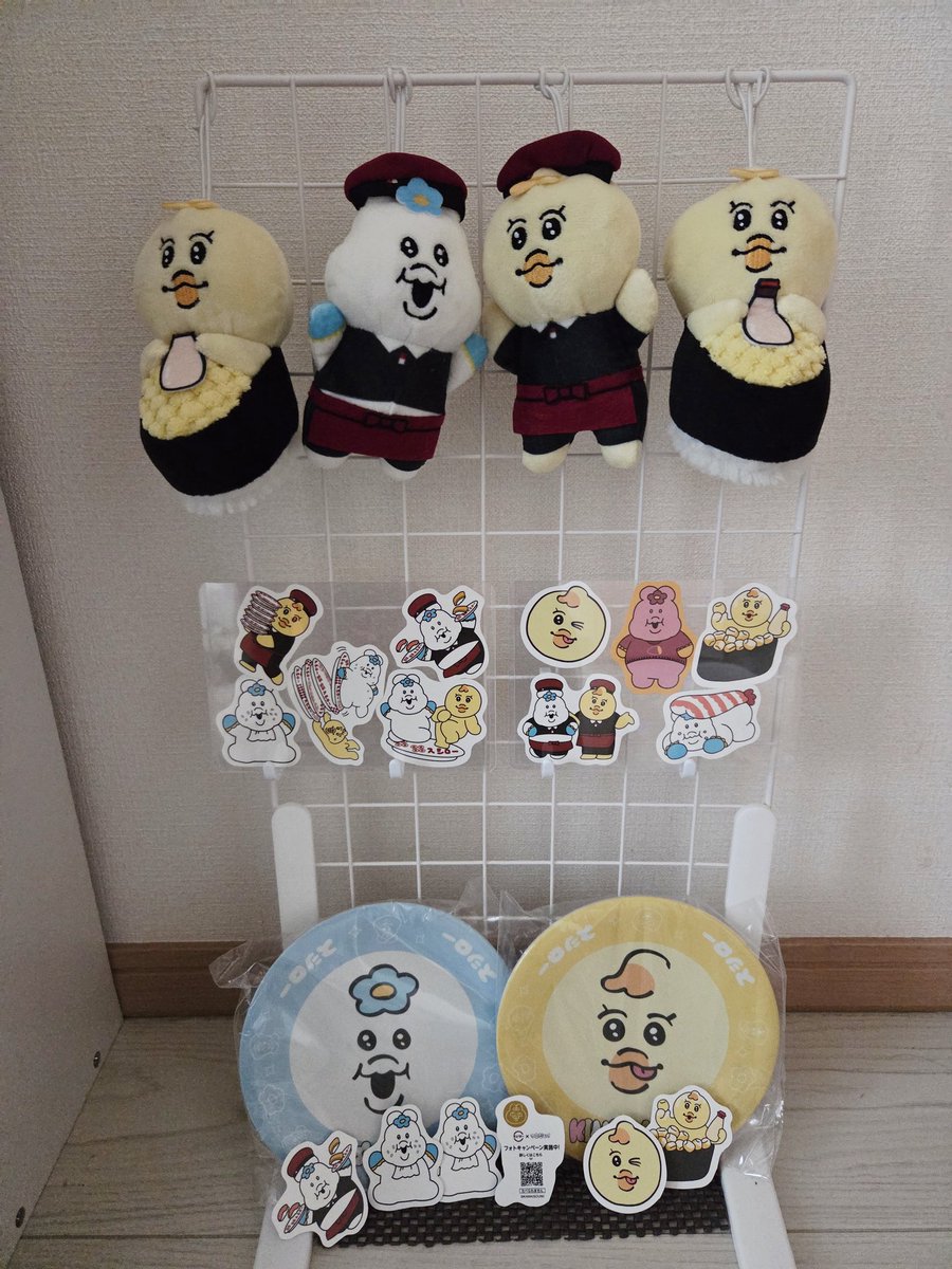 tsurutsukun's tweet photo. スシロー 可哀想にコラボ 気合い入れてました！！部屋にコーナーを開設しました！！
 #スシローで見つけた https://t.co/mLF88o5Zln