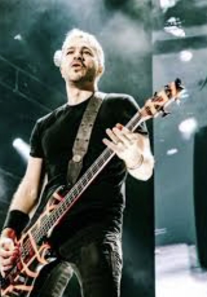 LocosArianos's tweet photo. #Famosos #Aries
@GastonSardelli 

Gastón Faustino Sardelli ​
Músico argentino. Es conocido por ser el bajista, vocalista y corista de la banda #Airbag, junto a sus hermanos Guido y Patricio Sardelli
FECHA NACIMIENTO: 18/04/1982 https://t.co/HvrgkmxcmZ