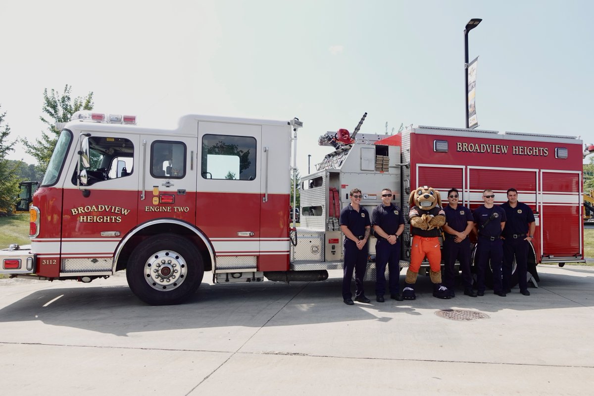 Honoring the heroes who protect and serve our communities every day. We appreciate you!💛 #NationalFirstRespondersDay