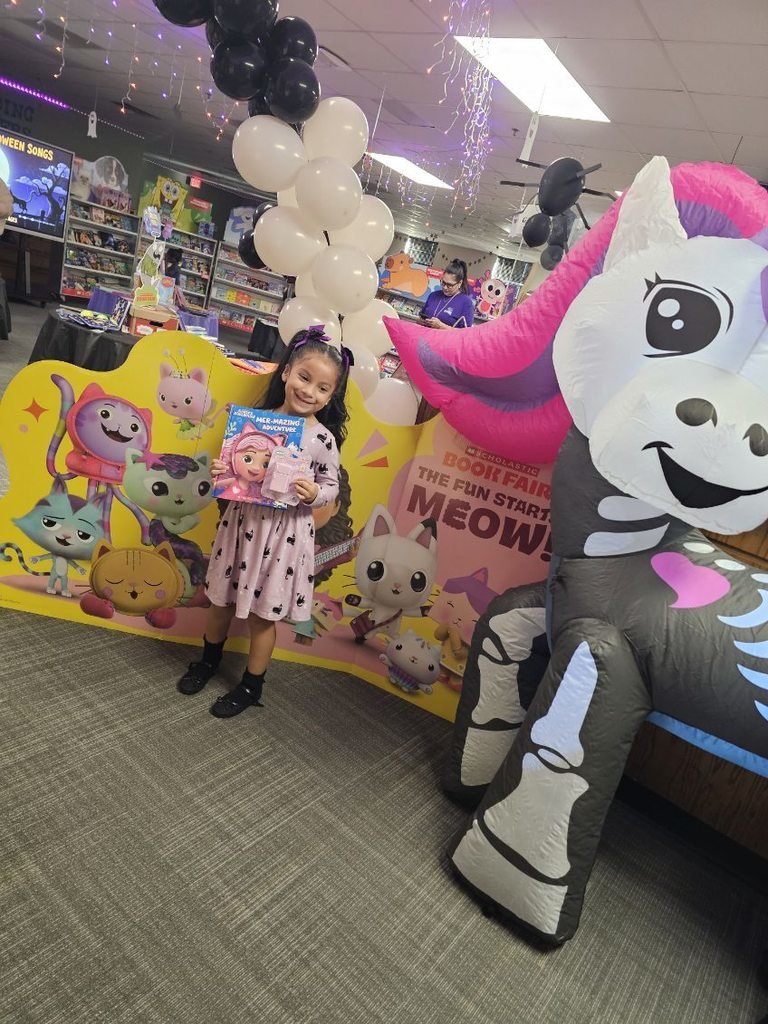 PowellELA_EISD's tweet image. 📚✨ We loved seeing our Bulldog families stop by during our late-night Book Fair hours! Thanks for shopping, smiling, and sharing your love of reading with us! 💜🐾 #BookFairFun #DanPowellELA