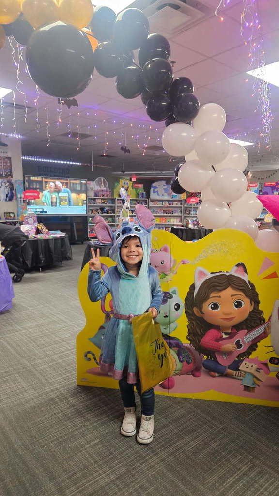 PowellELA_EISD's tweet image. 📚✨ We loved seeing our Bulldog families stop by during our late-night Book Fair hours! Thanks for shopping, smiling, and sharing your love of reading with us! 💜🐾 #BookFairFun #DanPowellELA