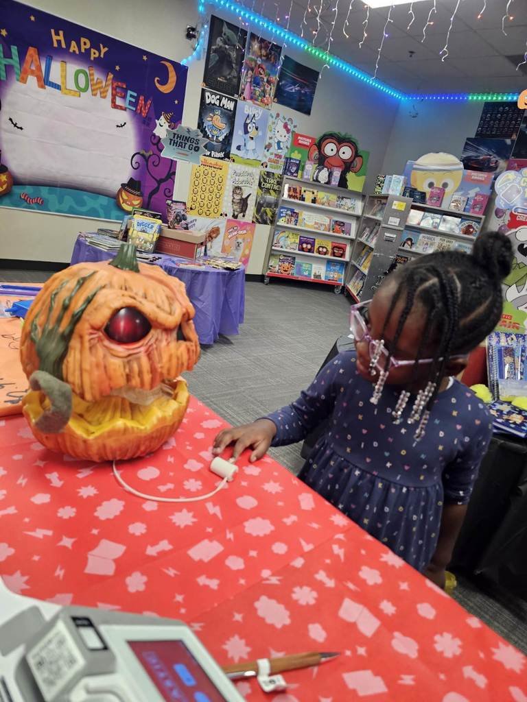 PowellELA_EISD's tweet image. 📚✨ We loved seeing our Bulldog families stop by during our late-night Book Fair hours! Thanks for shopping, smiling, and sharing your love of reading with us! 💜🐾 #BookFairFun #DanPowellELA