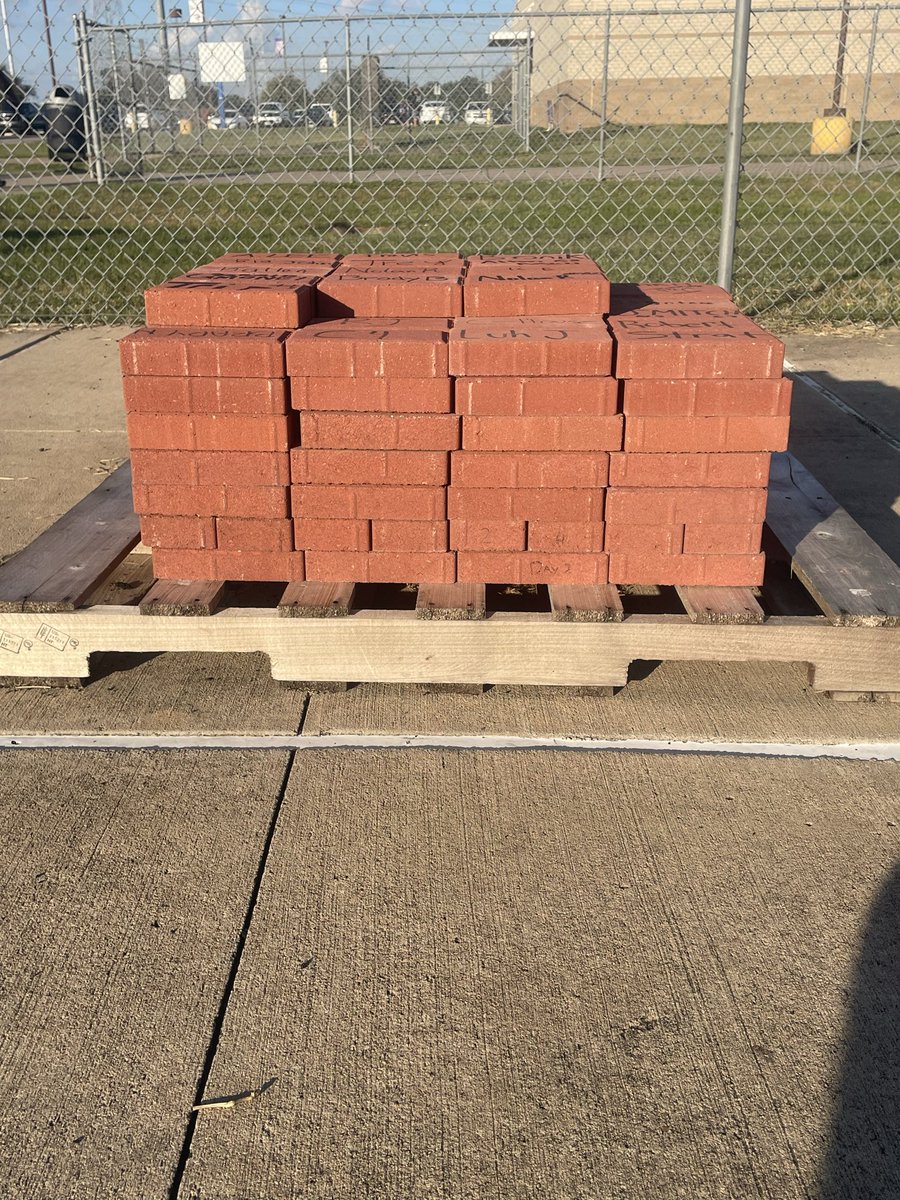 These guys made big impacts in the game last week with their consistency, their toughness, and their execution! #CarpentersLegacy 
#BrickByBrick25🧱