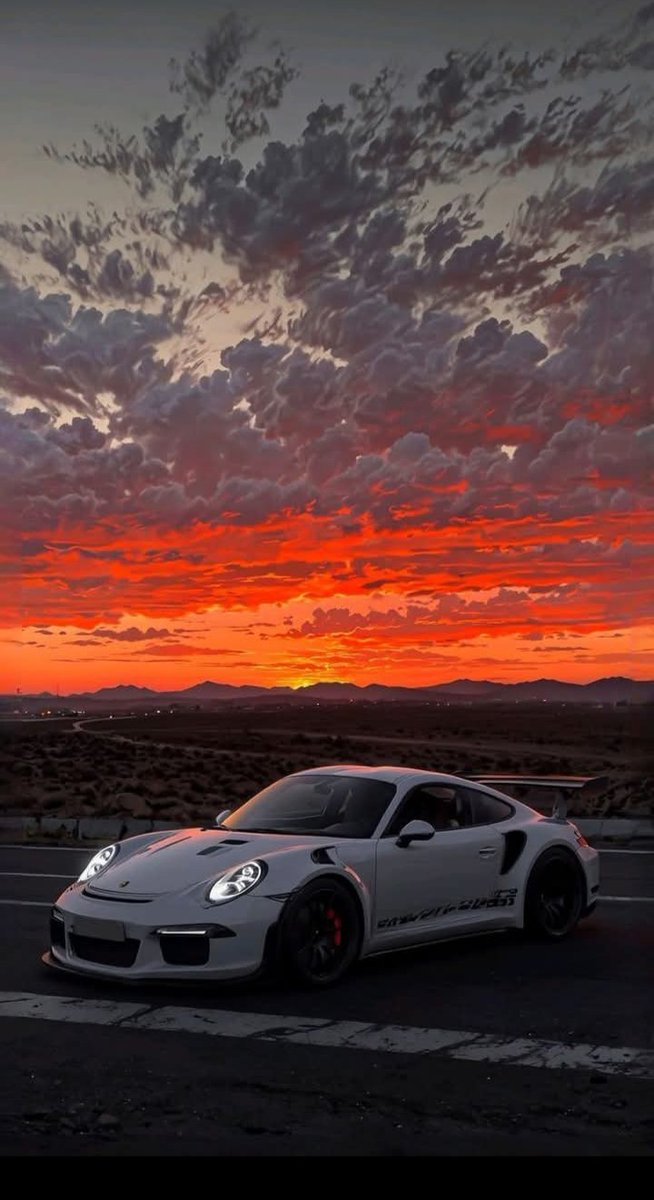 Oscarol95842891's tweet image. #Porsche 🤍💥