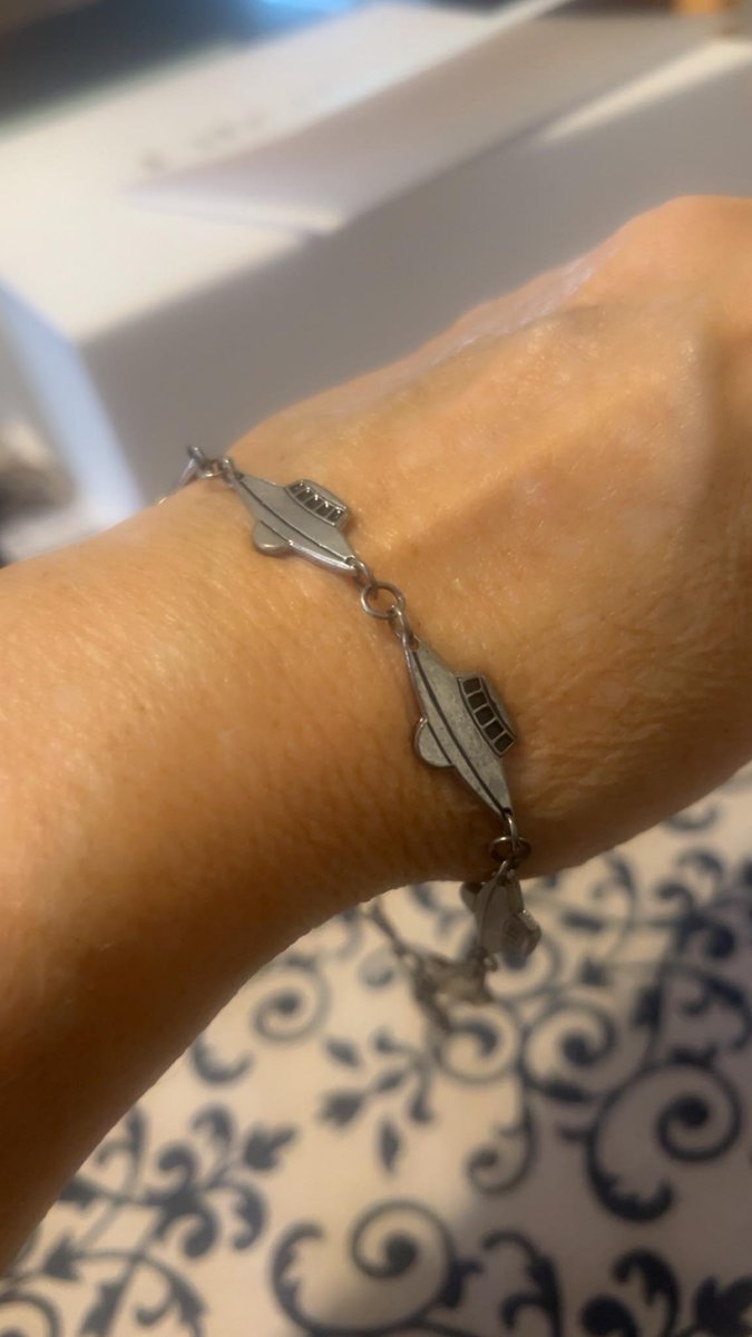 Mofrey's tweet photo. Wearing my Jupiter II bracelet in honor of June Lockhart, that I bought from her at Retrofest years ago.  #lostinspace #jupiterII #junelockhart #RIP https://t.co/COHN65ySZb