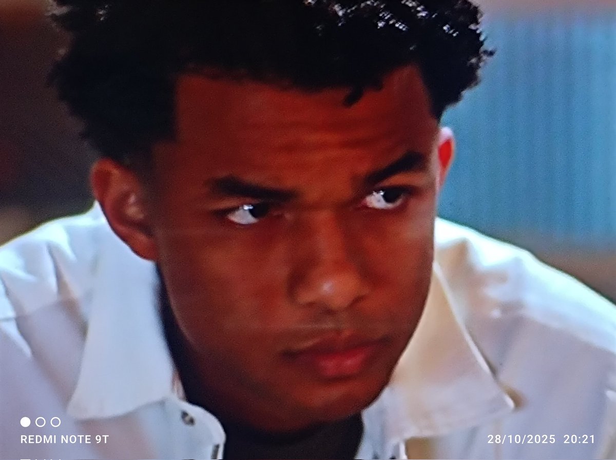 Ator fraquinho, jamais poderia ser protagonista! #DonaDeMim