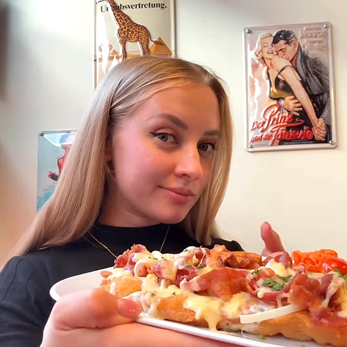 schnizz's tweet photo. Sieh dir dieses Instagram-Video von @foodventures.by.nena an https://t.co/5iLfoJWlj8 

#schnizz #schnitzel #dresden #heimat #deutsch https://t.co/iMJ0qCNJvN