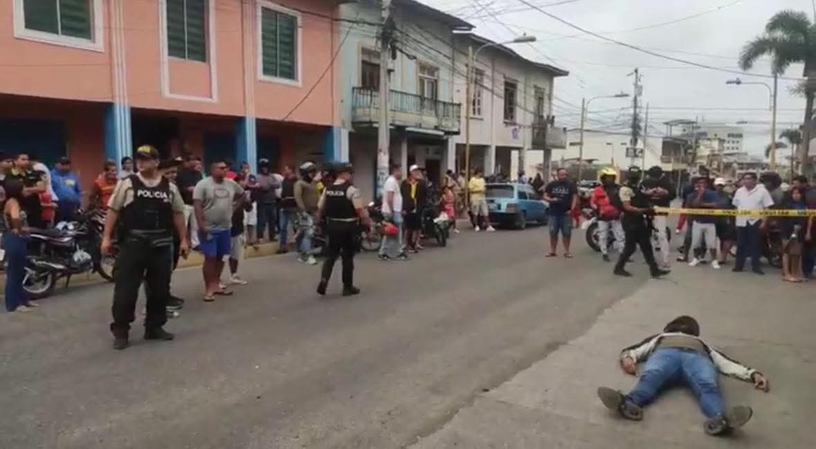 Un extranjero fue asesinado por sujetos en moto. El crimen ocurrió en la avenida Diagonal A del cantón La Libertad 

#SantaElena