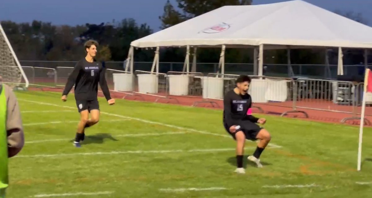 ⚽️Final⭐️
IHSA Sectional Semifinal
<a href="/SCNSOCCER/">Coach Willson</a>-2
Dundee Crown-1

North Stars WIN on the Delapaz GOAL late!! On to the <a href="/IHSA_IL/">Illinois High School Association #IHSA</a> Sectional Final on Saturday at 10am!

#RollStars🤩