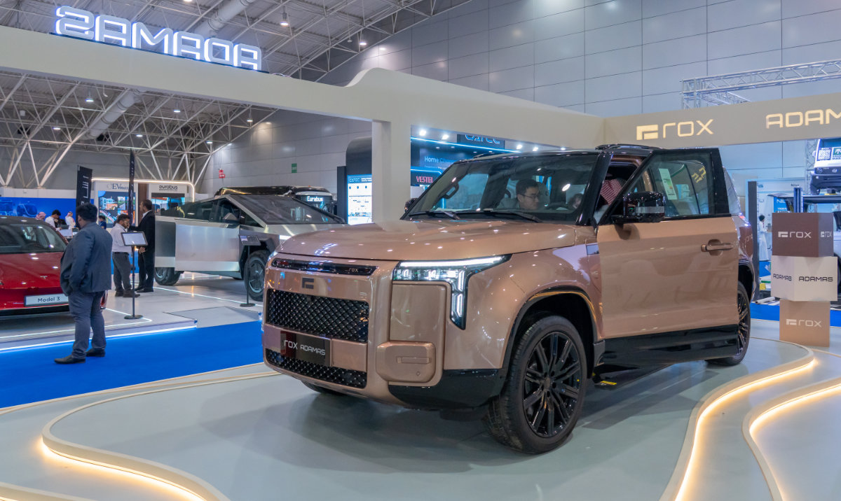 arabnews's tweet photo. The #Saudi automotive market is welcoming a new generation of hybrid vehicles equipped with advanced Range-Extended Electric Vehicle technology. #EVAutoShow https://t.co/0Bhhx6sZXO https://t.co/qtA69veH4K