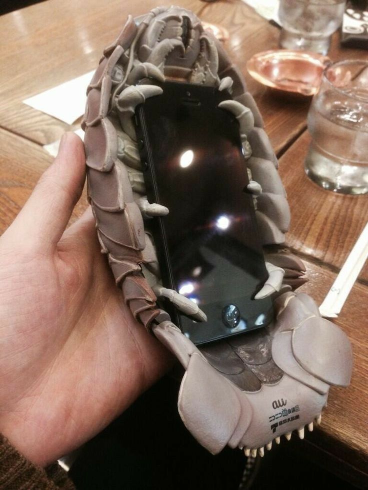 Shadoo_creeture's tweet image. please give me my phone back dude