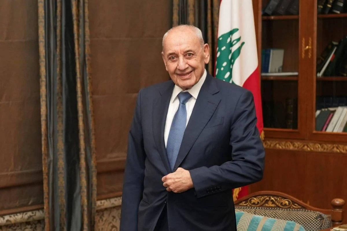 بري اللي عنه ما حدا بياخد قـرار
هوي وكرامتنا وأمل نفس الخيار