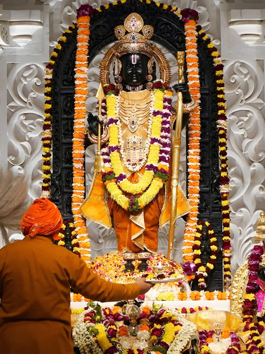 कर्म बदलिए, किस्मत प्रभु स्वयं बदल देंगे ❣️