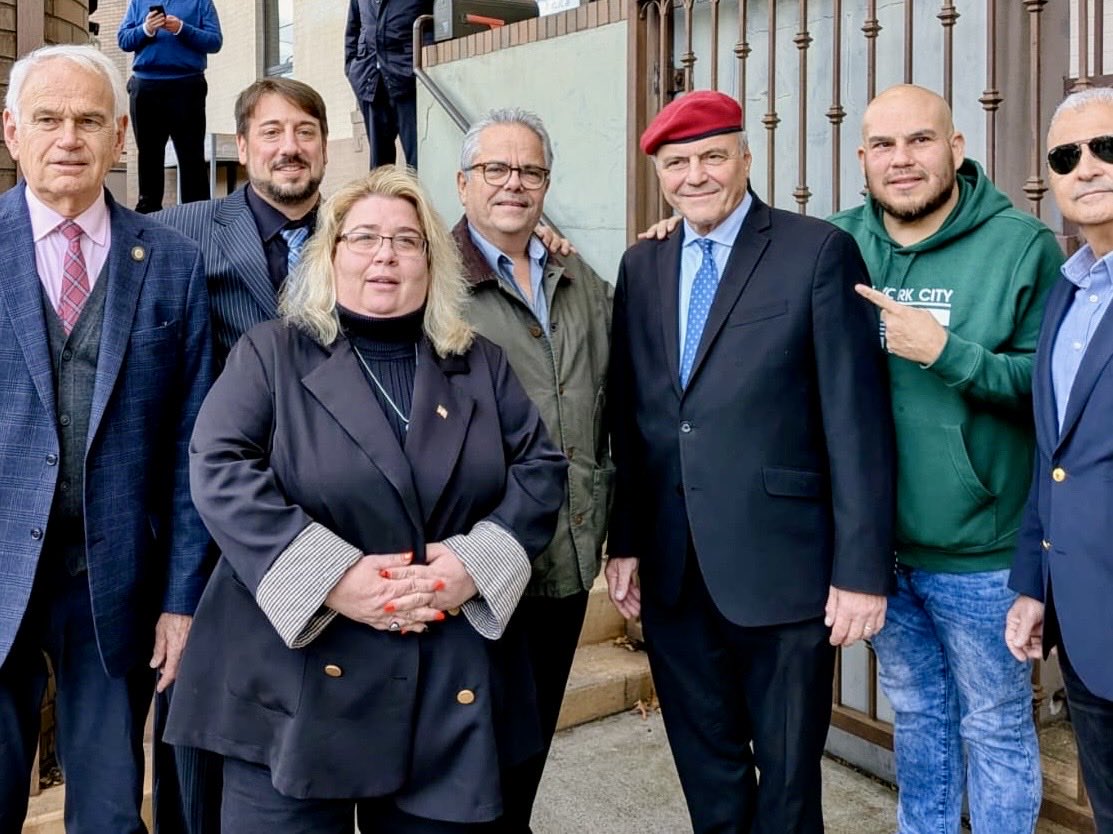 Team Sliwa has been visiting early voting sites across the city &amp; the overwhelming message from voters is they’re voting for <a href="/CurtisSliwa/">Curtis Sliwa</a> .

Even more telling? So many Democrats &amp; Independents say they’re fed up &amp; choosing the one candidate who actually has their back: Curtis.