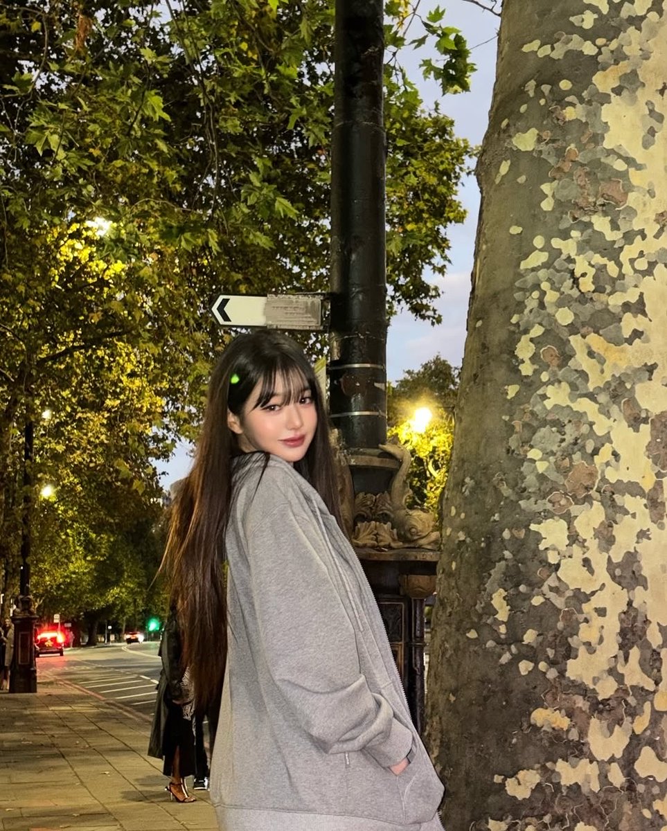 Wonyeay's tweet photo. 🤍🌙🎡📷 / an evening walk through the heart of london.. city lights shimmering, the air kissed with that gentle autumn chill, and every turn revealing another frame worth keeping .☘︎ ݁˖ the kind of night that lingers quietly in your mind, long after the photos fade  ۶ৎ ݁˖ . ݁ https://t.co/IFC7RuXQtc