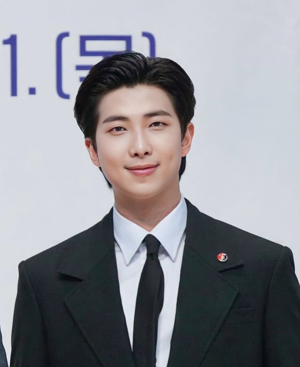 mkltfam's tweet photo. 📢 RM (Kim Namjoon) at the APEC CEO Summit 2025

Today, October 29, 2025, at 3:05–3:15 PM KST, RM will deliver a keynote address at the APEC CEO Summit. His speech will highlight the global influence of K-pop and the growing impact of Korean culture worldwide.

PROUD OF YOU NAMJOON
#RMatAPEC2025 #APECCEOSummit #KimNamjoon #RM #BTS
