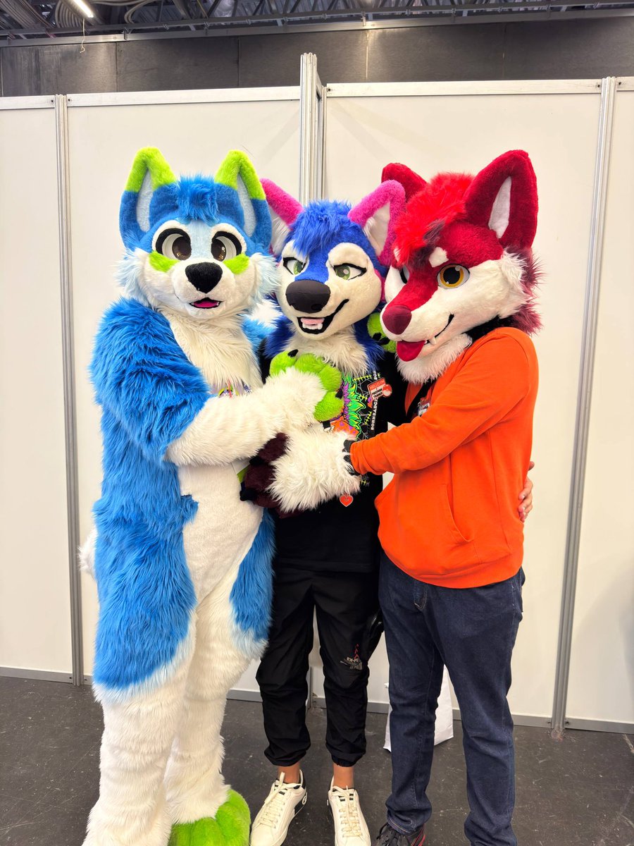 EdencitoHz's tweet image. Gracias #Confuror
La mejor de mi vida so far…
Con la mejor compañía del mundo 💙💚🐬
#PCD