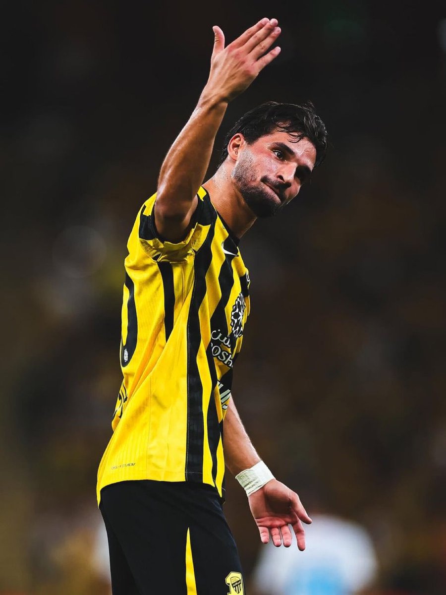 sameer_coach's tweet photo. 🚨 حسام عوار مع الاتحاد:
🔥 لعب 43 مباراة
⚽️ سجّل 17 هدف
🎯 صنع 4 أهداف
💥 بإجمالي 21 مساهمة تهديفية!
الهدوء الفرنسي بطابع العميد 🐅💛🖤
#كوتش_سمير 
#ملخص_الاتحاد
 #كورة_سعودية https://t.co/C9O9AypYou