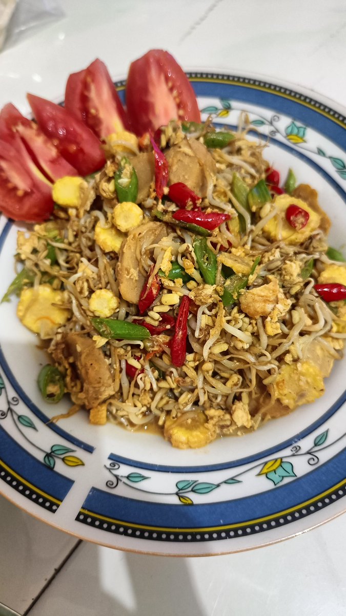 andikztr's tweet image. Day 1
Menu anak kos
#todaysmenu
from this                               to this 🍽️