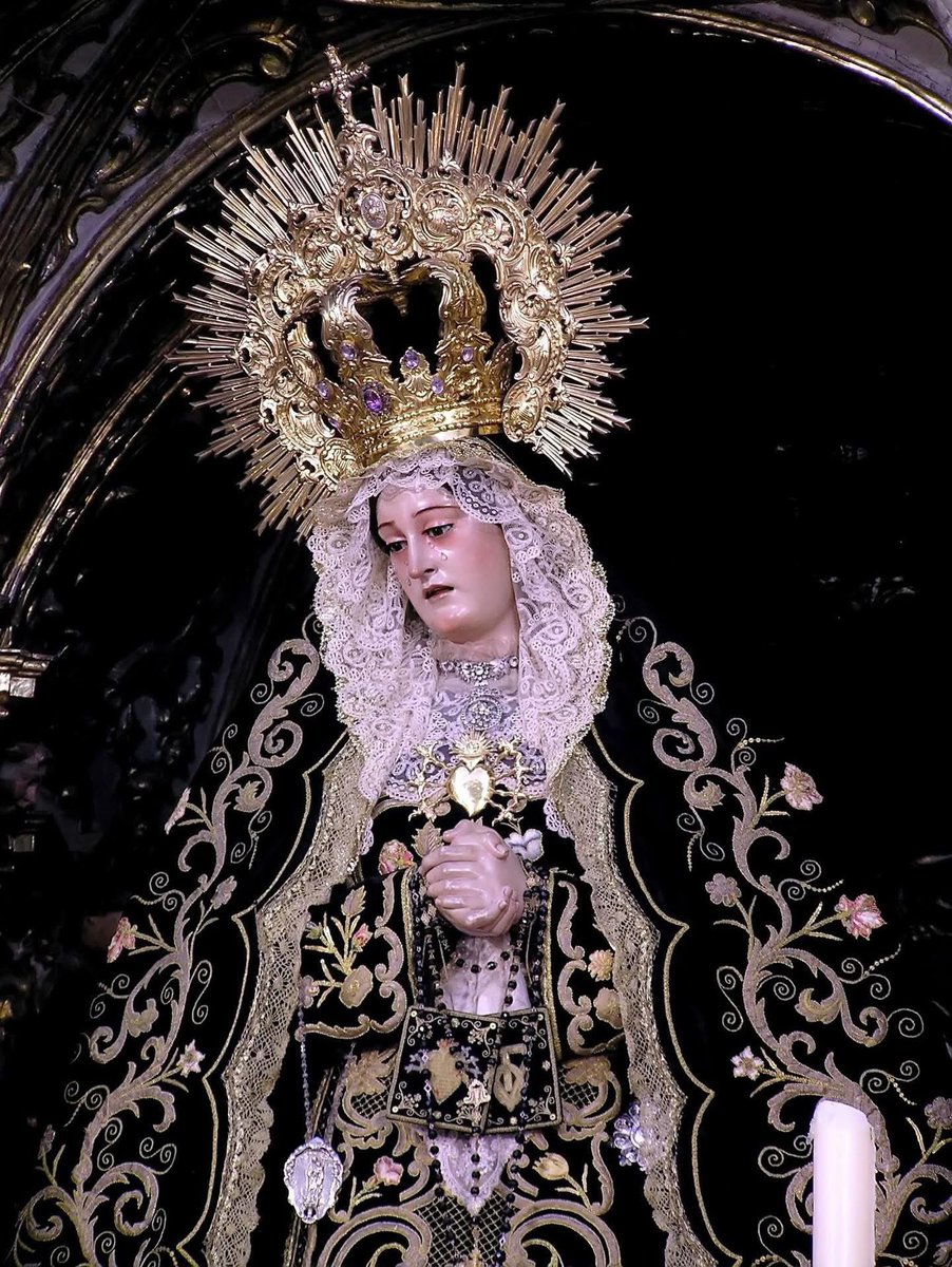 TITULARES | La Virgen de los Dolores Coronada para la festividad de los Fieles Difuntos.