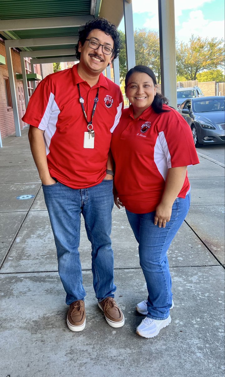 Red Ribbon Week: Tuesday Twin Day👯‍♀️ <a href="/EDAmaya04/">Amaya</a> <a href="/ReynaDISD/">Francisco Reyna</a> @msdybarra  #Region4SayNoMore