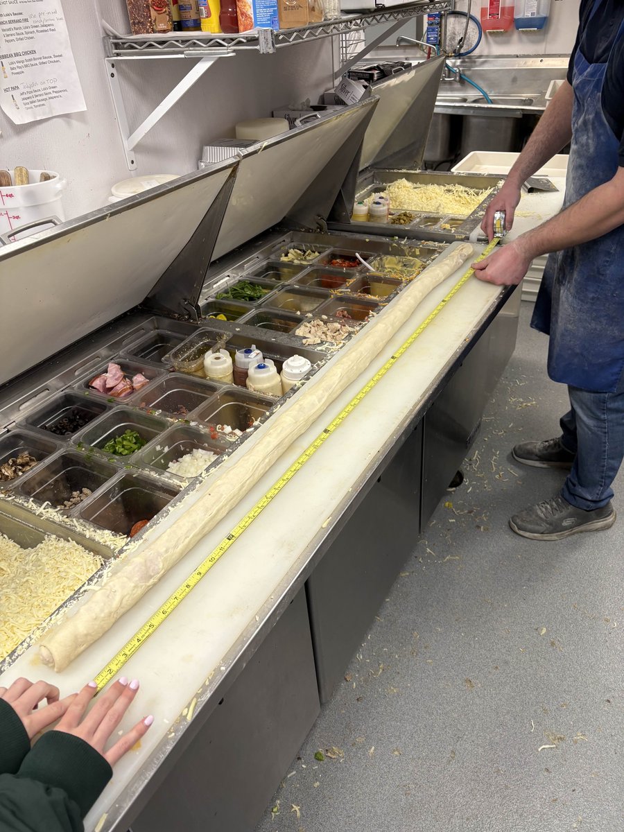 JeffsPizza_Ames's tweet image. Intrusive thoughts: 1
Self-control: 0
This 62&quot; long Pepperoni roll? legendary. 🍕🙌

#JeffsBestPizzaInAmes #EmployeeFun