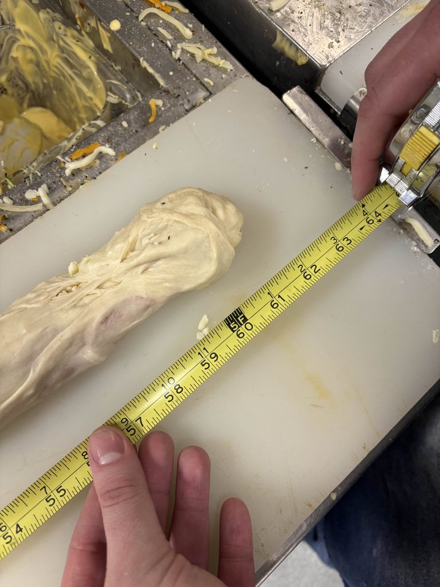 JeffsPizza_Ames's tweet image. Intrusive thoughts: 1
Self-control: 0
This 62&quot; long Pepperoni roll? legendary. 🍕🙌

#JeffsBestPizzaInAmes #EmployeeFun