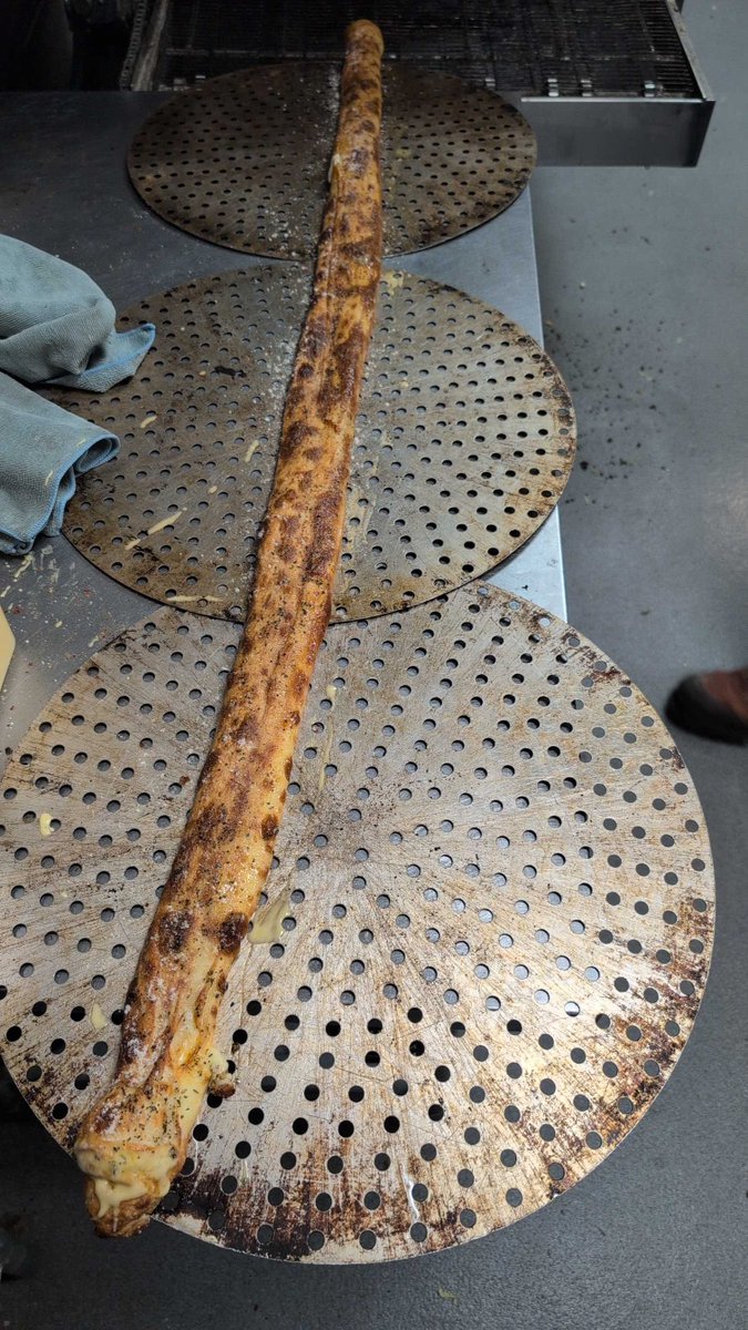 JeffsPizza_Ames's tweet image. Intrusive thoughts: 1
Self-control: 0
This 62&quot; long Pepperoni roll? legendary. 🍕🙌

#JeffsBestPizzaInAmes #EmployeeFun