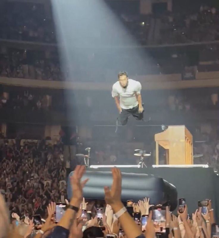 THEJUDGEOHNO's tweet image. Icy tour mattress you spawned so many gems of photos