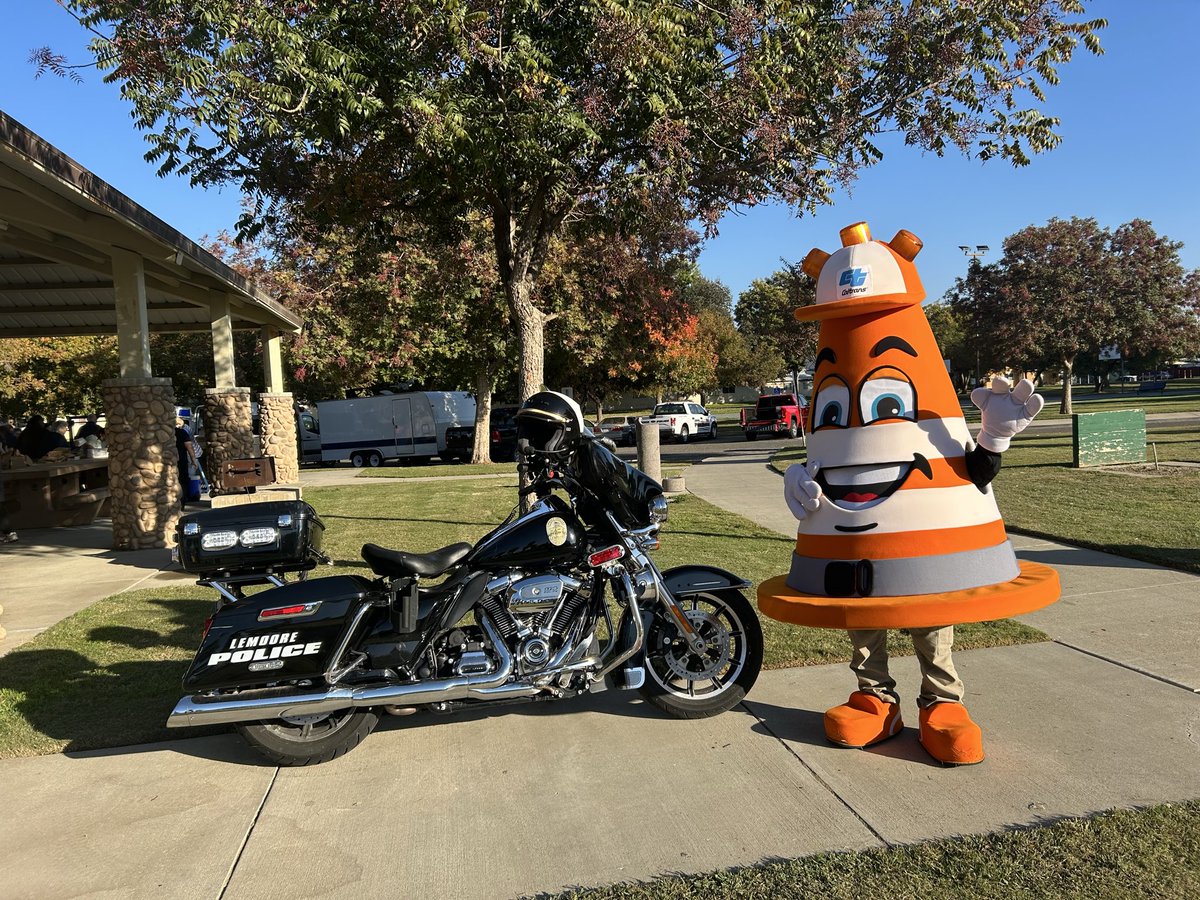 CaltransDist6's tweet photo. Lemoore: Come by and see Safety Sam at the Caltrans Be Work Zone Alert booth at the Lemoore National Night Out event. 4pm-6pm #SafetySam https://t.co/EROCFmaAJr