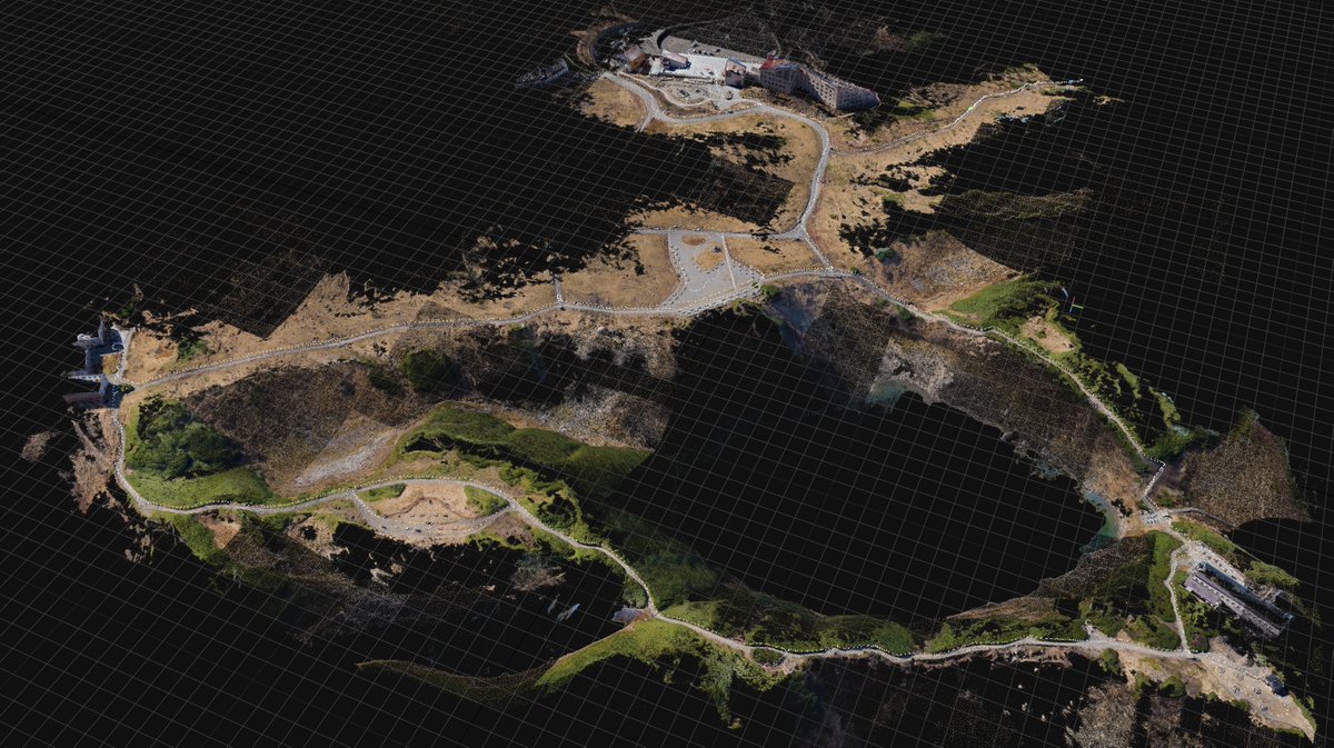 DuckbillStudio's tweet image. SfMの極致！？ 
360度カメラの地上撮影のみで作成した室堂「みくりが池」の点群です。火口湖を一周するだけで30分以上かかる広大なエリアです。
 RealityScanのメッシュから生成し、3DGSの初期点群として使用します。