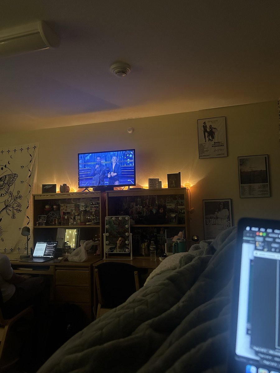 graciemaya7's tweet image. watching DWTS tonight Halloween night! #techwell