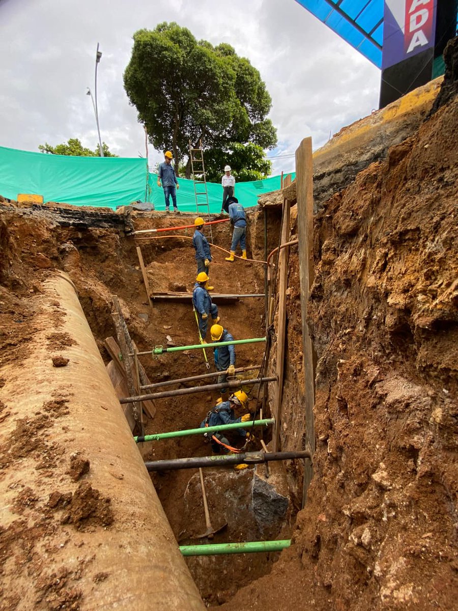 RevistaElPanor1's tweet photo. #Bucaramanga📰La @Empassa_Oficial avanza en el mejoramiento del sistema de alcantarillado en la Avenida La Rosita. La ciudad fluye con obras que garantizan calidad de vida a los usuarios. Reporta: Ing. Mayra Vega #Empas.
@CesarCamiloHern https://t.co/Zr3TkeMxzd