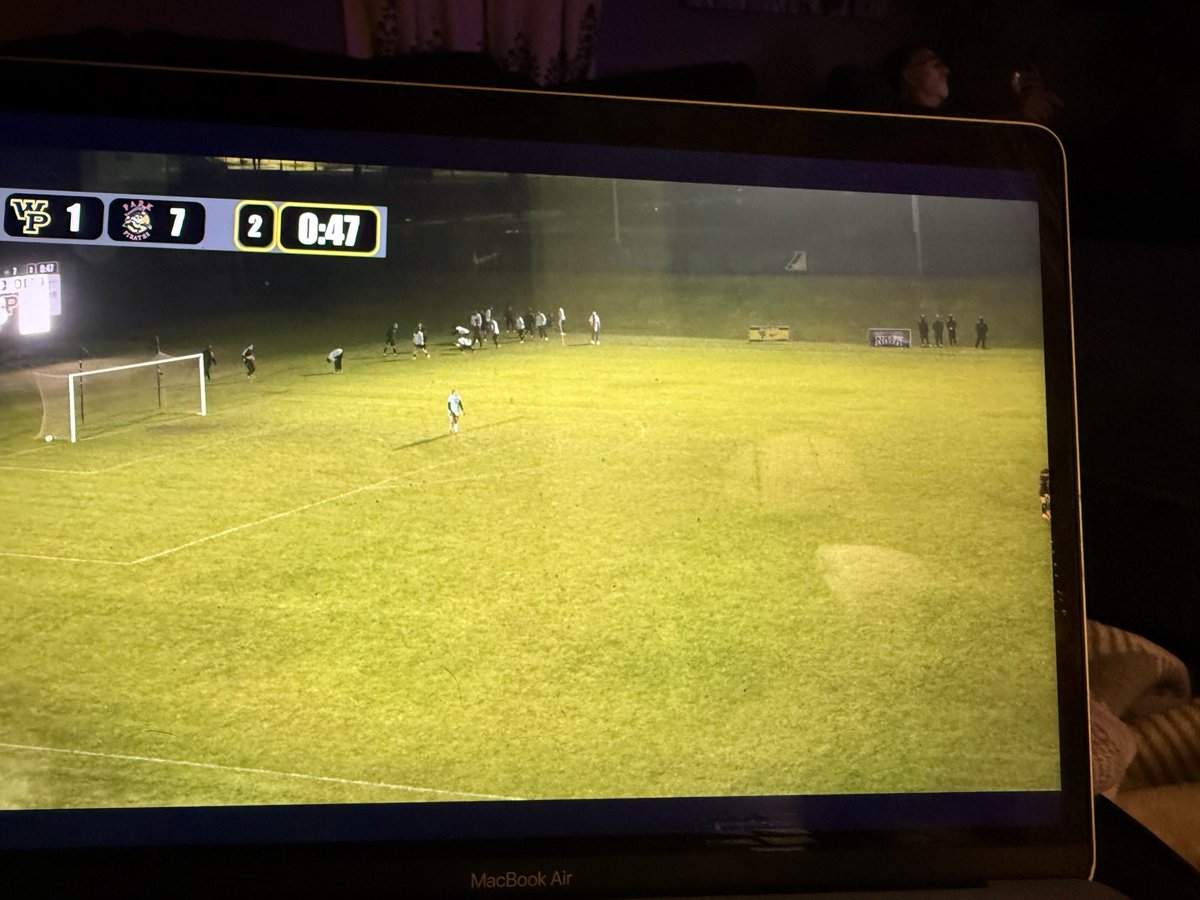 ashleynduke's tweet photo. This happened all game. Get someone who understands that the viewers would actually like to see what’s happening. Absolutely ridiculous. https://t.co/Jyc1wXQcLn