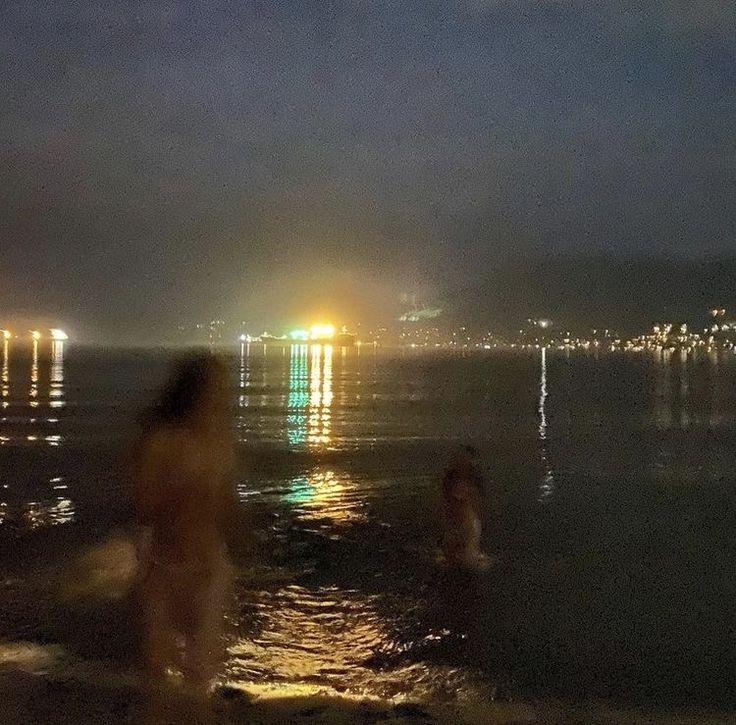 shellshockerzzz's tweet photo. TWILIGHT MARATHON OVER!!! enjoying the water now... :) https://t.co/4WCUljPPeM
