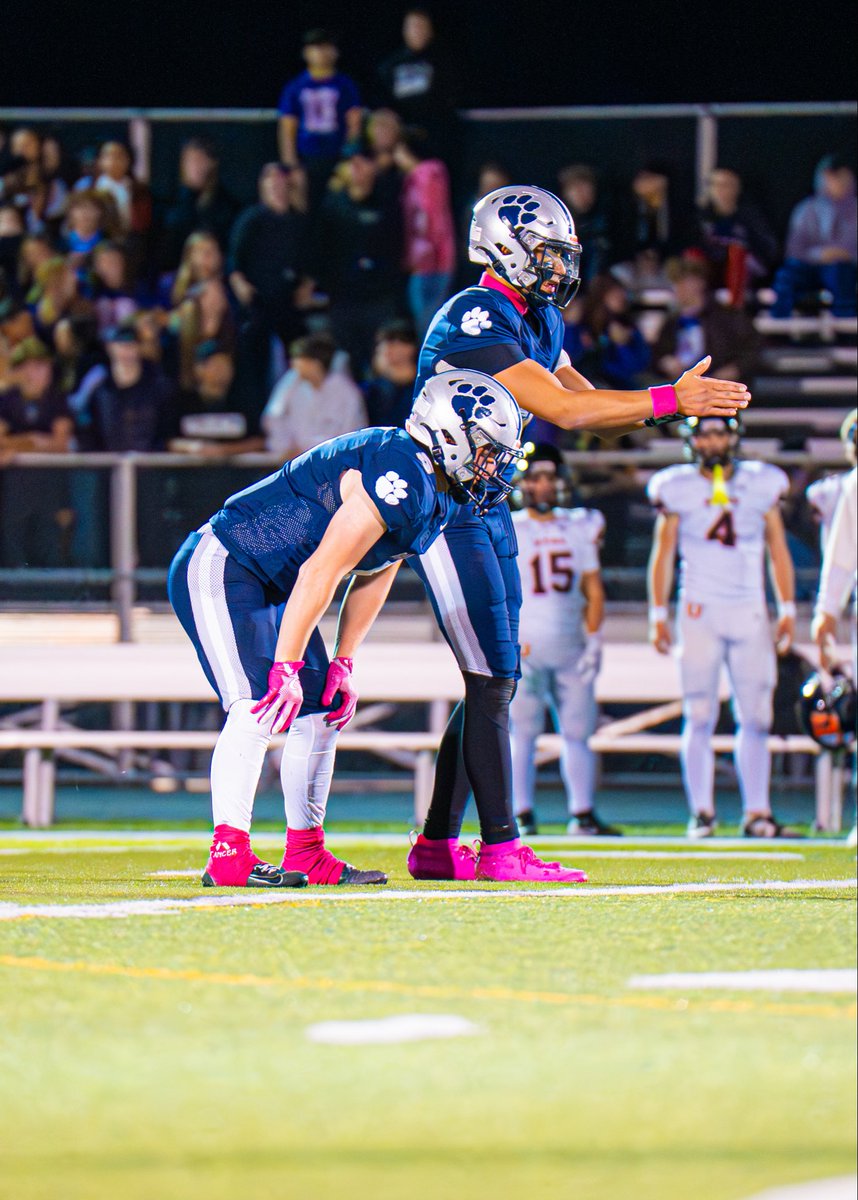 Senior Year (7 Games Played) 
5’9 1/2 200lbs
RB/TE/FB
375lb Benchpress 520lbs Squat
4.63 40 (Clocked at Camp)
3 CURRENT OFFERS
DIV 1 HS FOOTBALL (MI)
hudl.com/v/2SfqKL